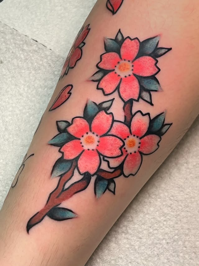 tatuaje flores japonesas en rama estilo tradicional a color